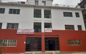 मालपोत कार्यालय बैतडीले आलोपालो सेवा दिँदै 
